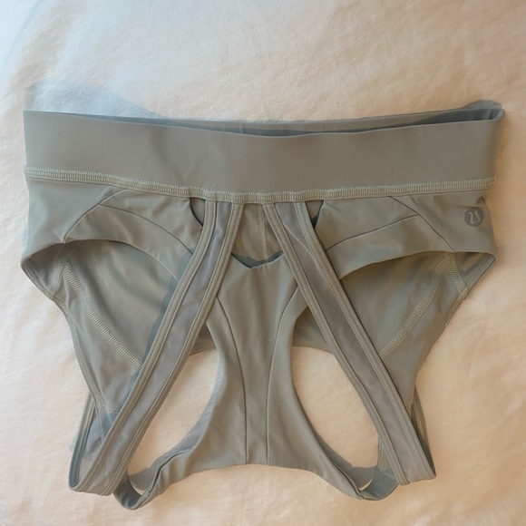 Lululemon Sports bra size 6 - Picture 2 of 6